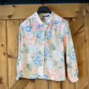 Vintage pastel blouse with button collar